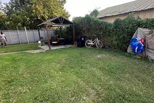 2419 Pannell St, Houston, TX 77026 - Photo 23