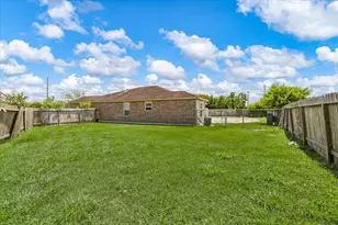 422 Hawks View Dr, La Marque, TX 77568 - Photo 31