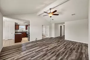 422 Hawks View Dr, La Marque, TX 77568 - Photo 9