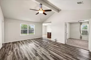 422 Hawks View Dr, La Marque, TX 77568 - Photo 11