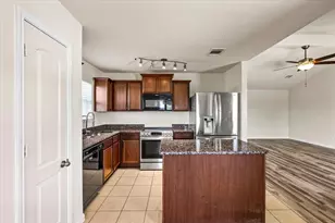 422 Hawks View Dr, La Marque, TX 77568 - Photo 13