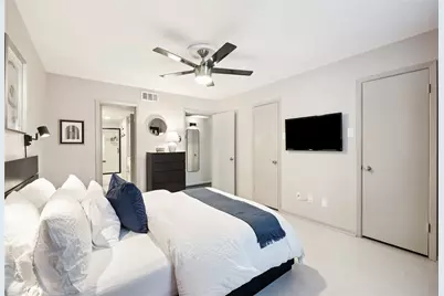 7555 Katy Freeway #50, Houston, TX 77024 - Photo 11