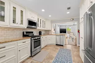 2023 Woodcrest Dr, Houston, TX 77018 - Photo 11