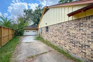 5907 Darkwood Dr, Houston, TX 77088 - Photo 23