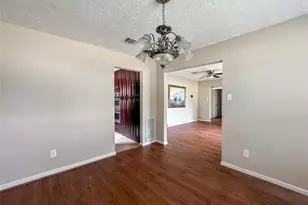 5907 Darkwood Dr, Houston, TX 77088 - Photo 5