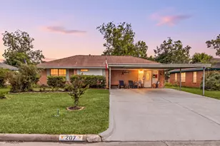 207 Chandler Dr, Baytown, TX 77521 - Photo 1