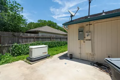 1737 S Park Drive, Alvin, TX 77511 - Photo 5