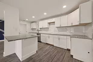 5739 Waterford Dr, Houston, TX 77033 - Photo 13
