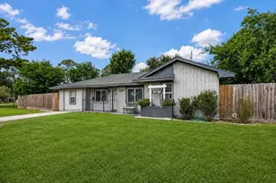 5739 Waterford Dr, Houston, TX 77033 - Photo 3