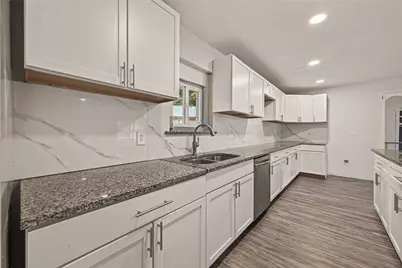 5739 Waterford Drive, Houston, TX 77033 - Photo 11