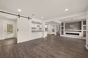 5739 Waterford Dr, Houston, TX 77033 - Photo 5