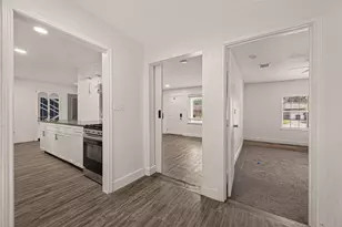 5739 Waterford Dr, Houston, TX 77033 - Photo 27