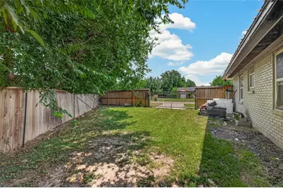 5739 Waterford Drive, Houston, TX 77033 - Photo 29