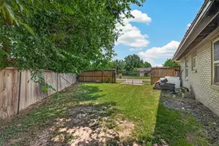 5739 Waterford Dr, Houston, TX 77033 - Photo 29