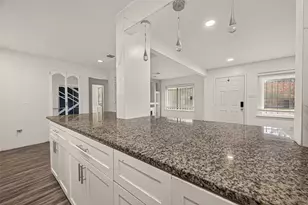 5739 Waterford Dr, Houston, TX 77033 - Photo 15