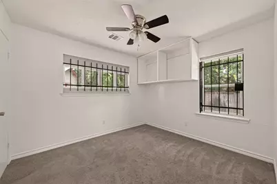 5739 Waterford Drive, Houston, TX 77033 - Photo 21