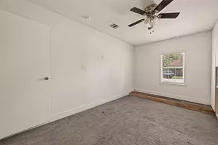 5739 Waterford Dr, Houston, TX 77033 - Photo 17