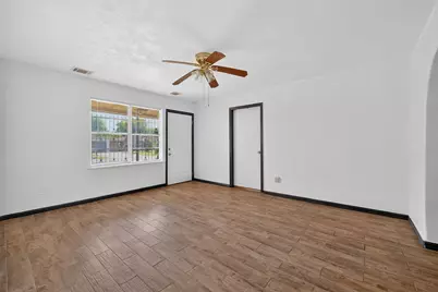 423 Gammon Drive, Houston, TX 77022 - Photo 7
