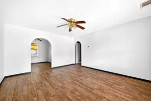 423 Gammon Dr, Houston, TX 77022 - Photo 5