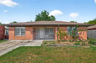 423 Gammon Dr, Houston, TX 77022 - Photo 1