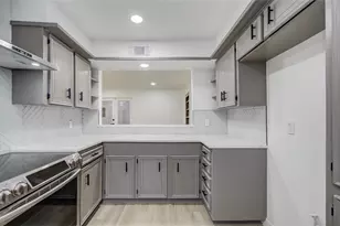 1888 Saxony Ln, Houston, TX 77058 - Photo 7