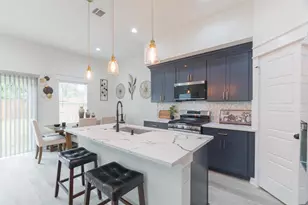 890 Lucky St, Houston, TX 77088 - Photo 11