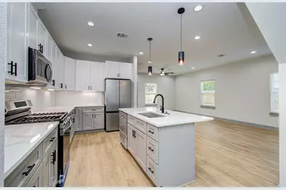 837 S Victory Drive, Houston, TX 77088 - Photo 15