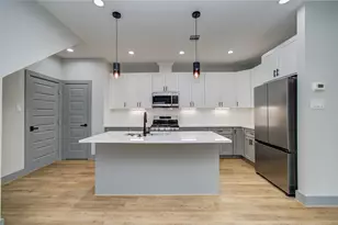 837 S Victory Dr, Houston, TX 77088 - Photo 11