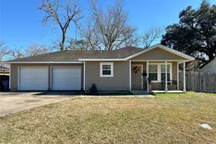 708 E 6th St, Sweeny, TX 77480 - Photo 1