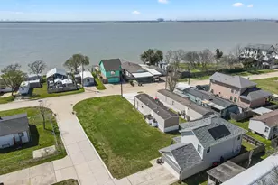 3035 Bay Oaks Harbor Dr, Baytown, TX 77523 - Photo 1