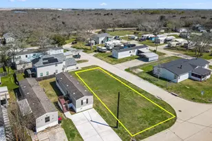 3035 Bay Oaks Harbor Dr, Baytown, TX 77523 - Photo 3