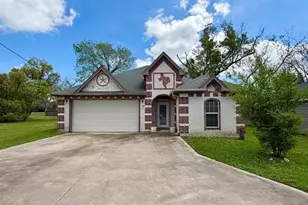 116 Sycamore St, Port Neches, TX 77651 - Photo 1
