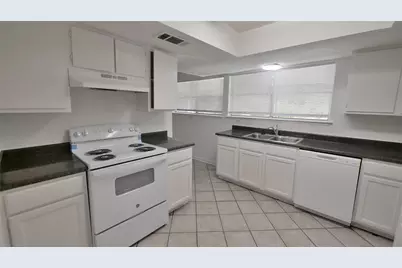 781 Country Place Drive #1061, Houston, TX 77079 - Photo 13