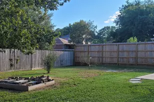 610 Lake View Dr, Montgomery, TX 77356 - Photo 31