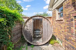 768 E 16th St, Houston, TX 77008 - Photo 45