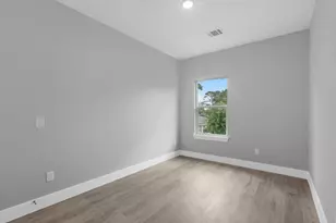 8013 Moon Beam St, Houston, TX 77088 - Photo 13