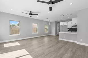 8013 Moon Beam St, Houston, TX 77088 - Photo 9