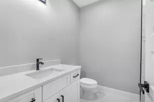 8013 Moon Beam St, Houston, TX 77088 - Photo 7