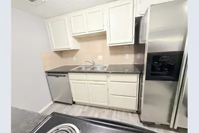 9461 Pagewood Lane, Houston, TX 77063 - Photo 15