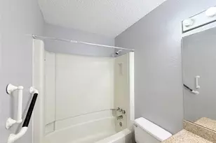 9461 Pagewood Ln, Houston, TX 77063 - Photo 19