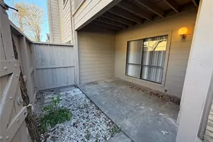 9461 Pagewood Ln, Houston, TX 77063 - Photo 9