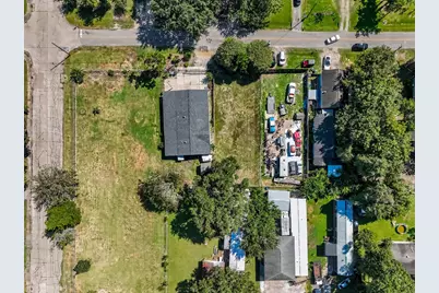 1814 W Blum Street, Alvin, TX 77511 - Photo 9