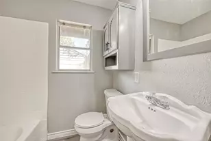 5962 Willow Glen Dr, Houston, TX 77033 - Photo 9