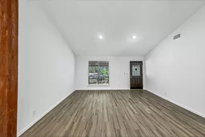 32B E Rivercrest Drive, Houston, TX 77042 - Photo 9