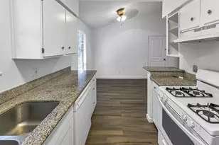 32B E Rivercrest Dr, Houston, TX 77042 - Photo 15