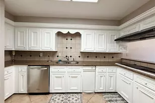 2514 Nantucket Dr, Houston, TX 77057 - Photo 9