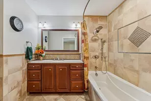 10902 Mullins Dr, Houston, TX 77096 - Photo 11