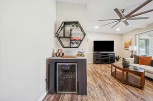 10902 Mullins Dr, Houston, TX 77096 - Photo 9