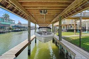 19 Dolphin St, Bayou Vista, TX 77563 - Photo 3