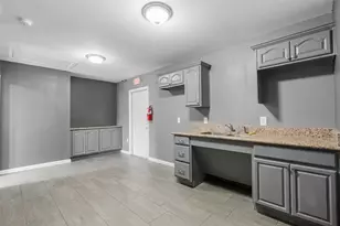 902 Waco St, Dayton, TX 77535 - Photo 13